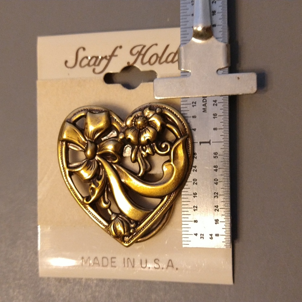 Vintage Heart Shaped Gold Scarf Holder Made in USA WOW! - Picture 8 of 12
